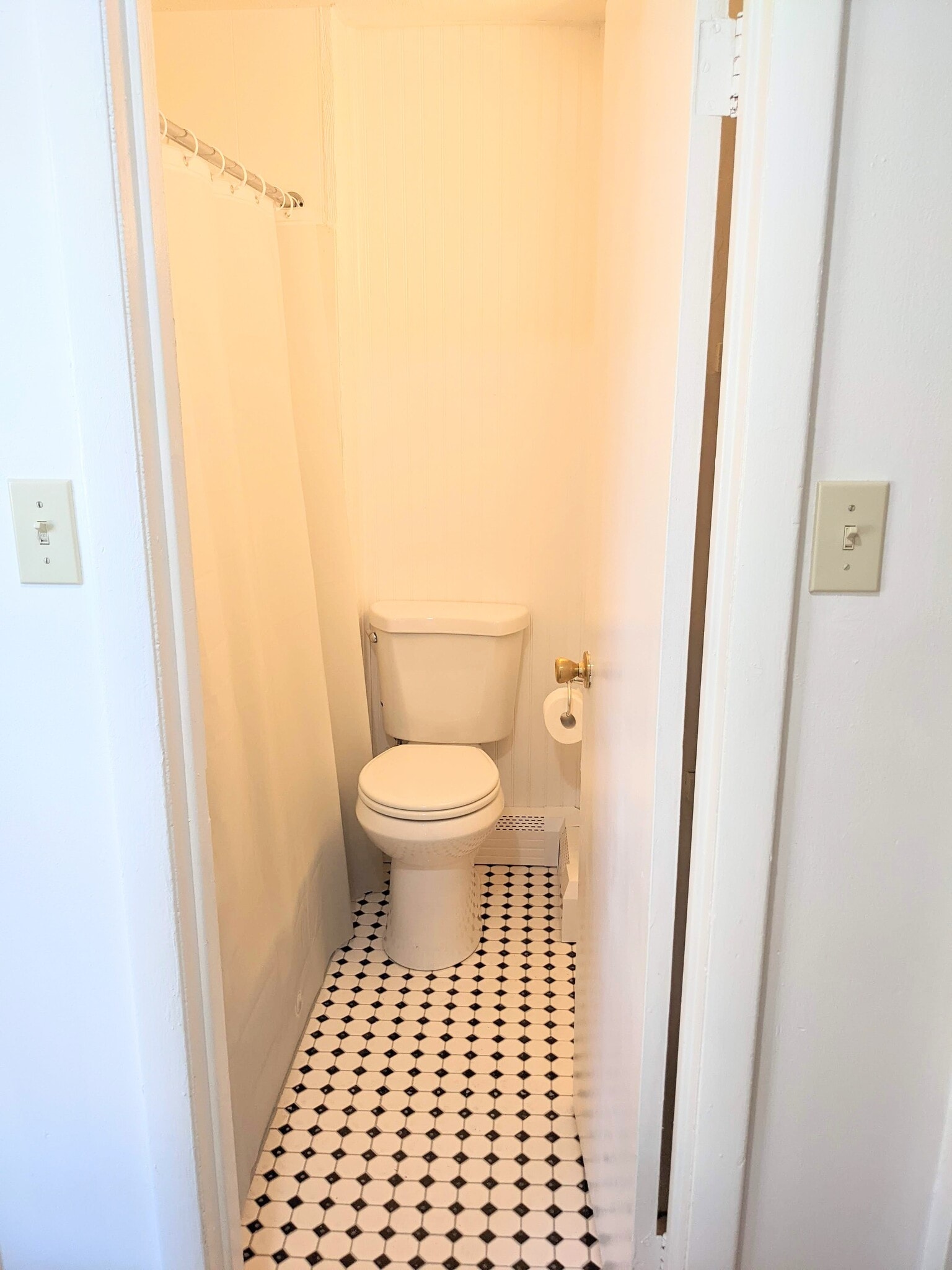 Building Photo - 612 E Morton St