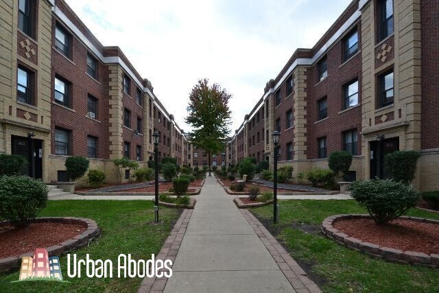 Primary Photo - 822 W Waveland Ave