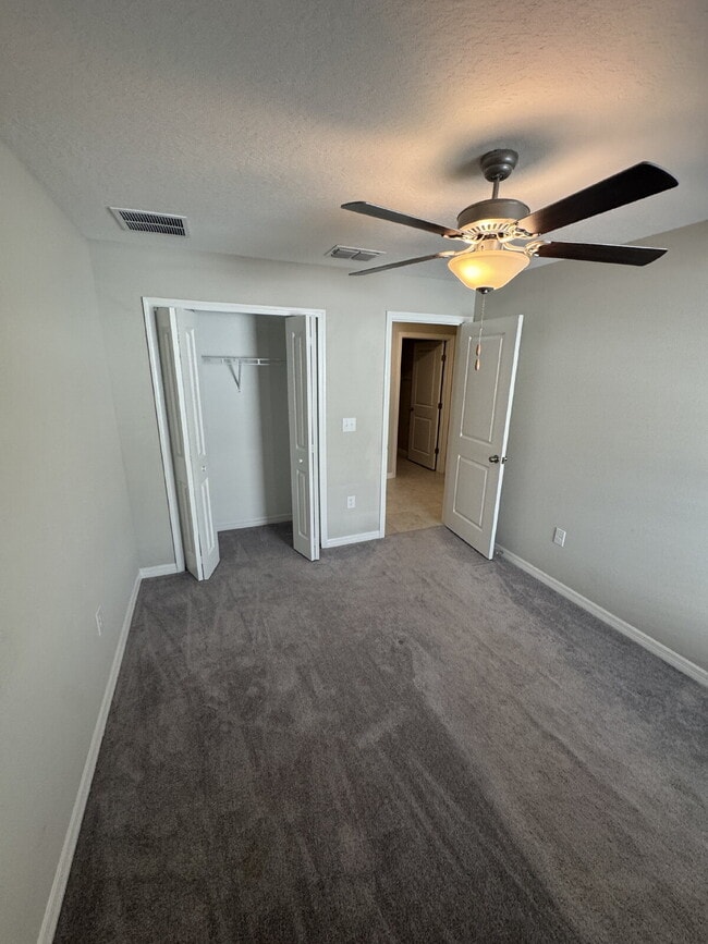 Building Photo - "Spacious 4-Bed Oasis with 2.5 Baths on Ra...
