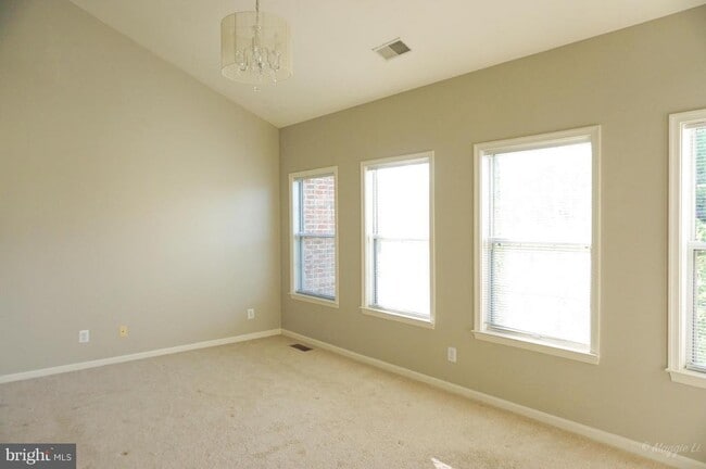 Building Photo - 6004 Lincolnia Rd