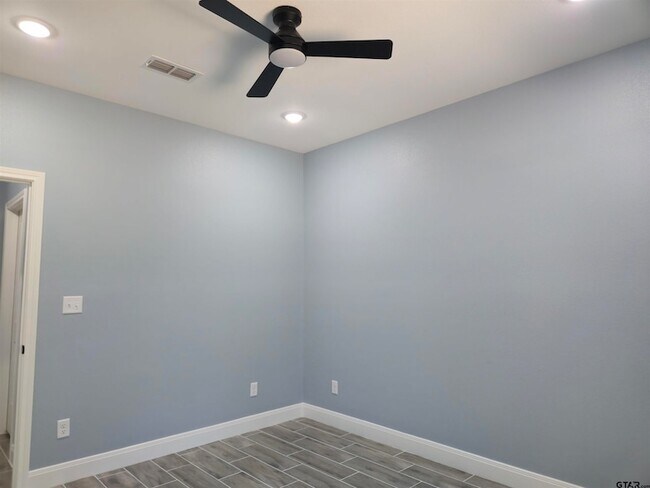 Building Photo - 8129 Cr 485