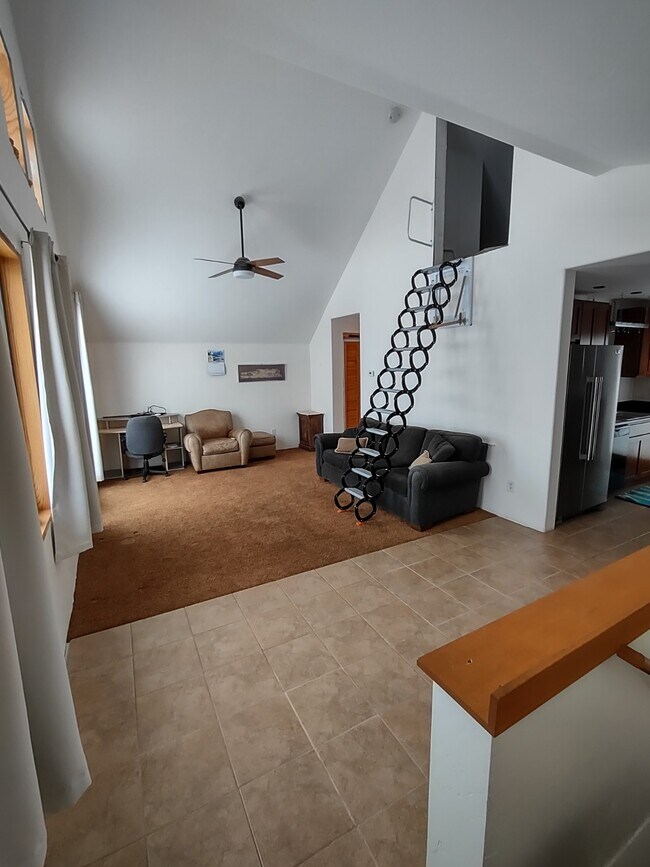 Retractable ladder to loft - 114 Aldasoro Rd