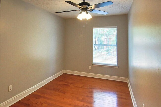 Building Photo - 3202 Birch Creek Dr