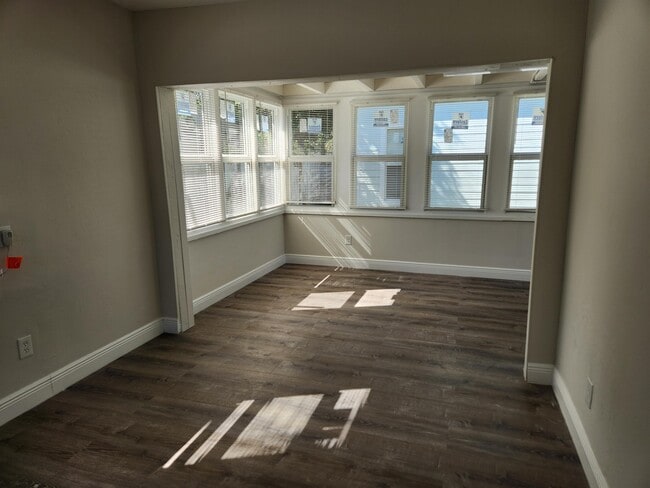 Building Photo - 403 2nd St