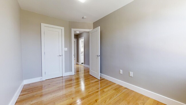 Building Photo - 12 Hawaii Ave NE