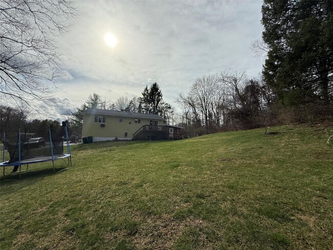 Building Photo - 5 Brook Ln