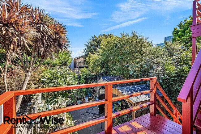 Building Photo - 214 Miramar Ave