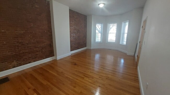 Building Photo - 76 W Cottage St