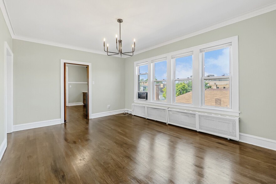 Building Photo - 5742 N Francisco Ave