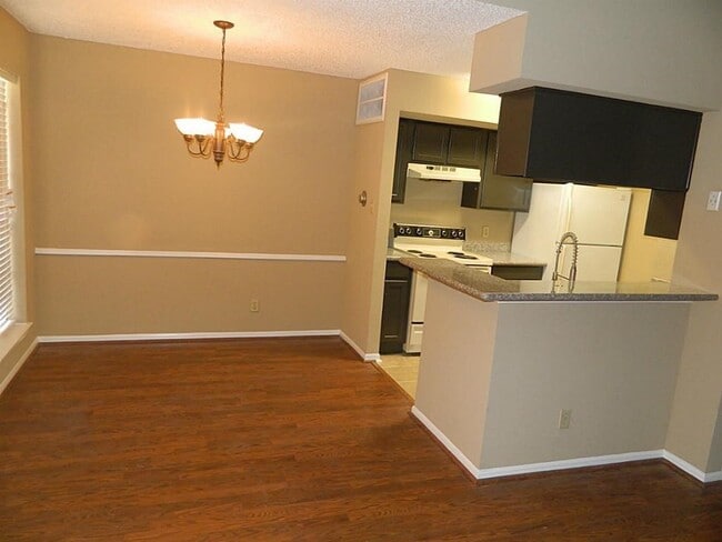 Building Photo - 2120 El Paseo St