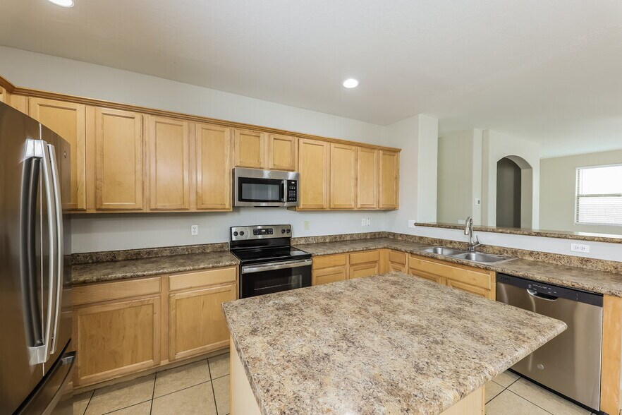 Building Photo - 7612 S 68th Dr