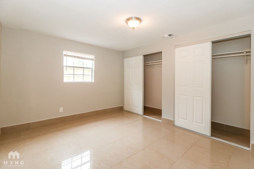 Building Photo - 7018 Maclura Dr