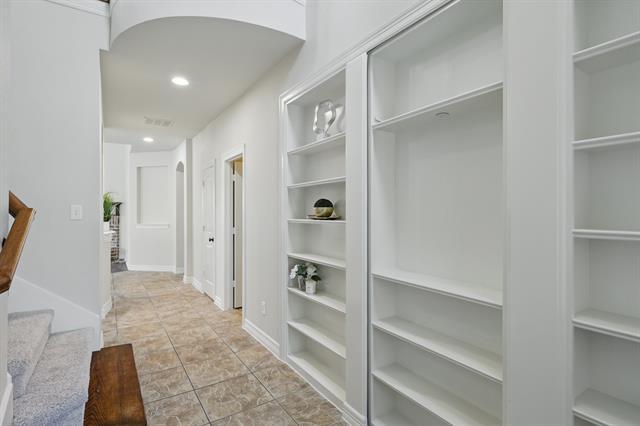 Building Photo - 400 Crossbill Ln
