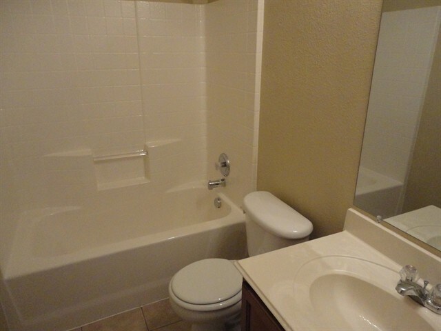 Building Photo - 1804 Heron Dr
