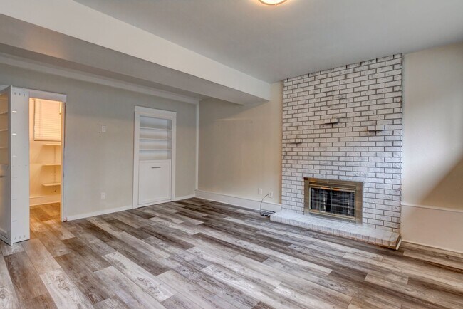 Building Photo - Spacious 4-Bedroom Home with Modern Upgrad...