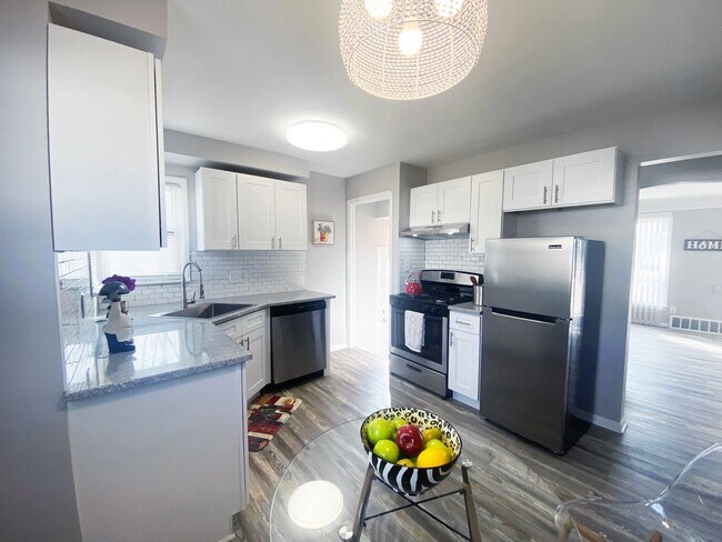 Building Photo - Completely Renovated 3 Bed - 1 Bath Bungalow for Rent in Garfield Heights!