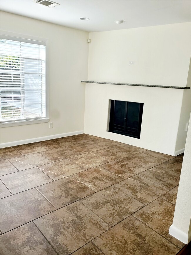 Building Photo - 7953 Ridgeview Dr