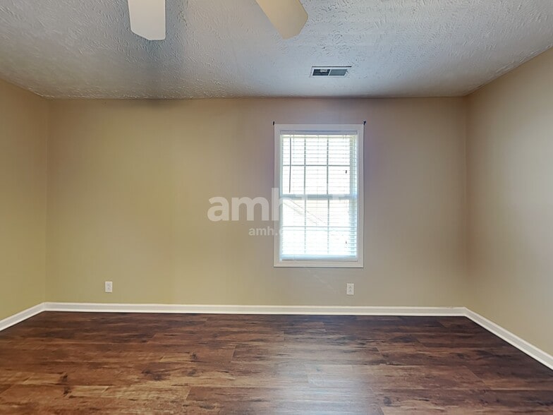 Building Photo - 1802 Potters Ct