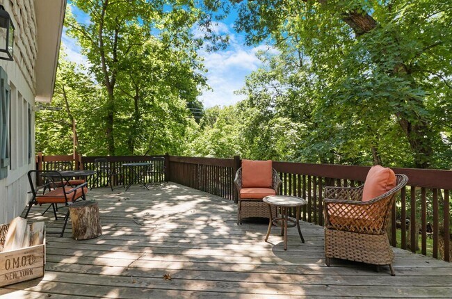 Building Photo - 543 Oakwood Trl