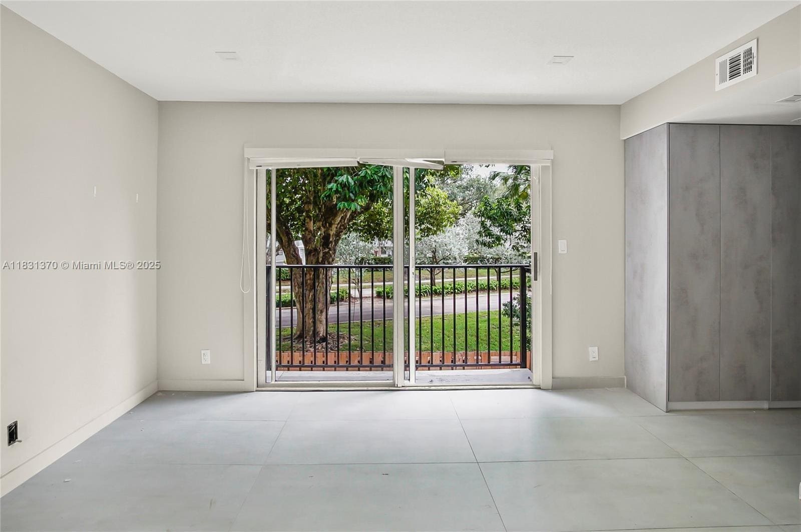 Building Photo - 2161 Orange Grove Dr
