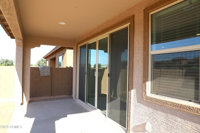 Building Photo - 9316 W Sells Dr