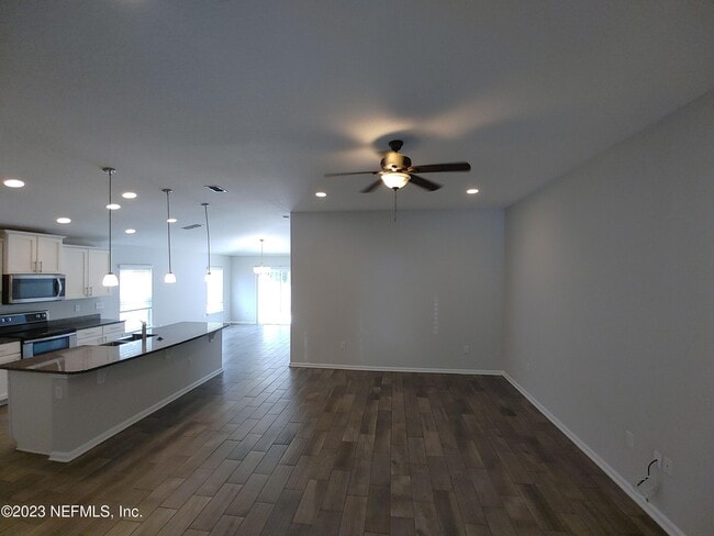 Building Photo - 208 Midway Park Dr