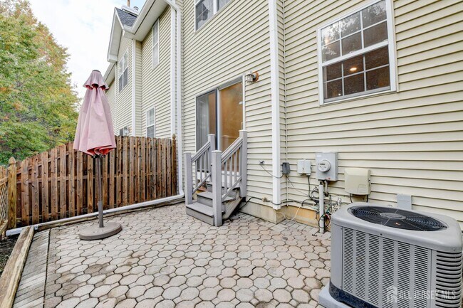 Building Photo - 609 Blossom Cir