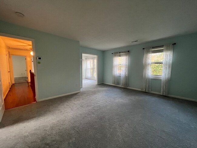 Building Photo - ***Coming Soon*** Spectacular 3 Bed 3.5 Bath Brick Home in Scenic Riverview Estates