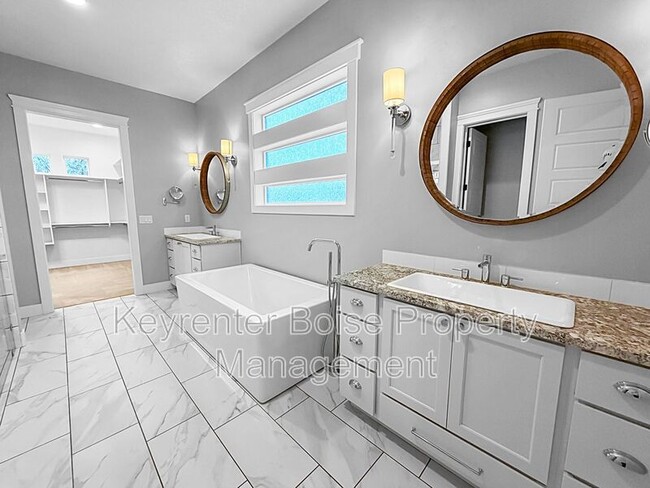 Building Photo - 9216 W Mirror Pond Dr