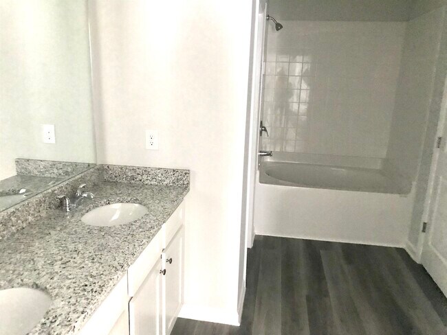 Building Photo - 106 Ison Woods Ct