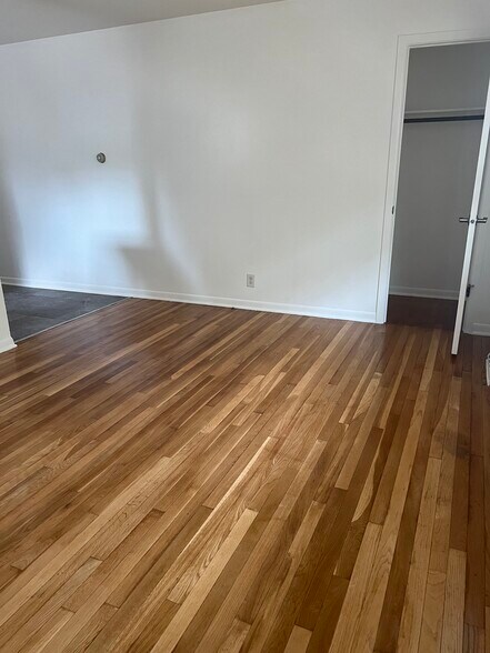 Living room - 119 W Swain St