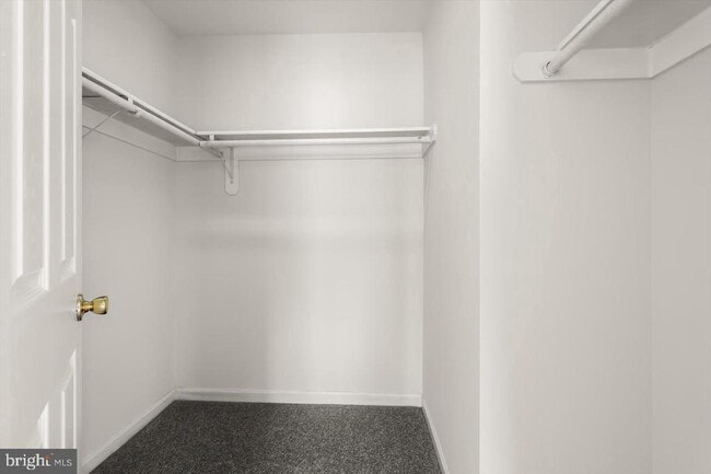 Building Photo - 1 Karendale Ct