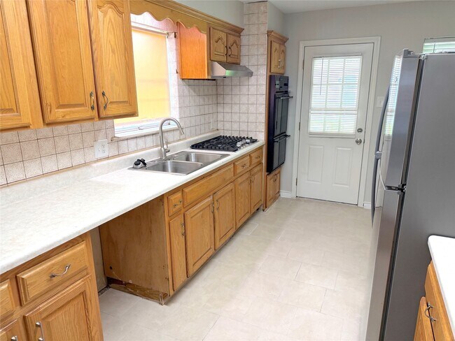 Building Photo - 534 Glenvale Dr