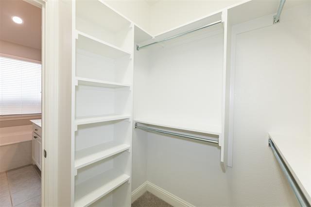 Building Photo - 16012 High Line Dr