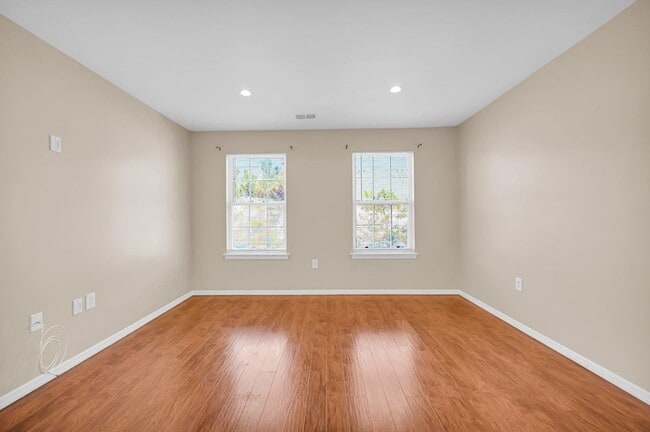 Building Photo - 40 Cottonwood St