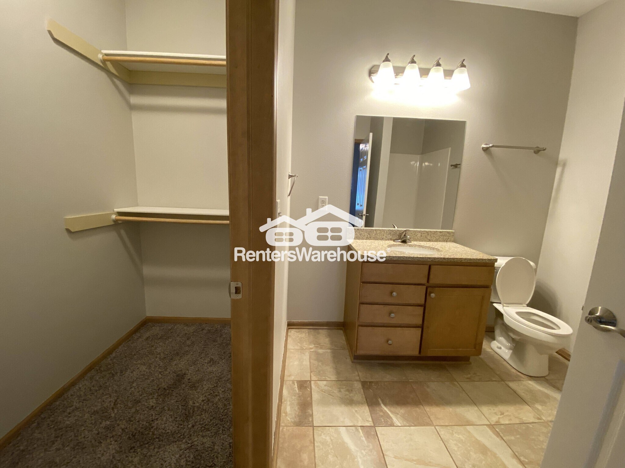 Building Photo - 2000 Meadow Ct