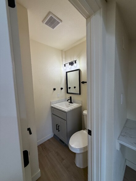 Building Photo - 1618 Banyan Dr
