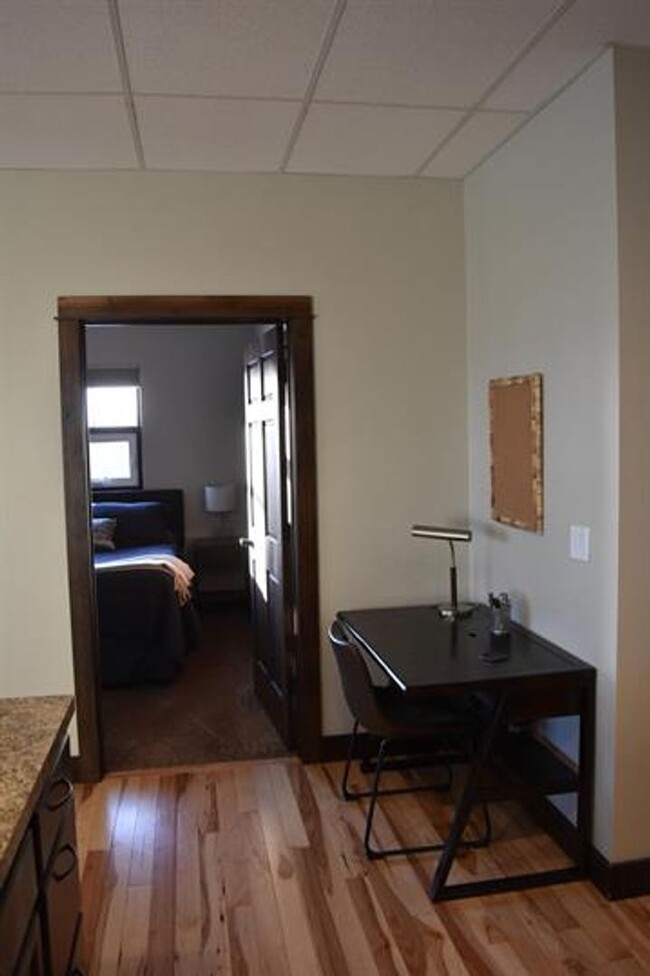 Building Photo - Fully Furnished One Bedroom Condo