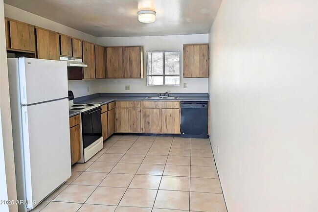 Building Photo - 3184 N Tani Rd