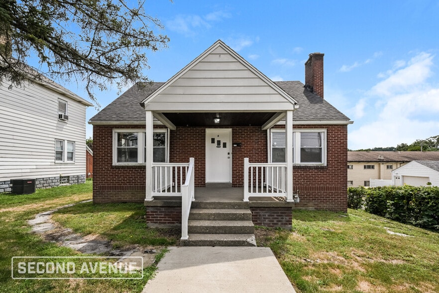 Primary Photo - 1721 VanBuren St