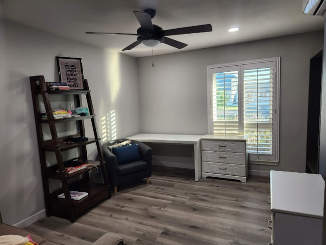 Building Photo - 3207 E Juniper Ave