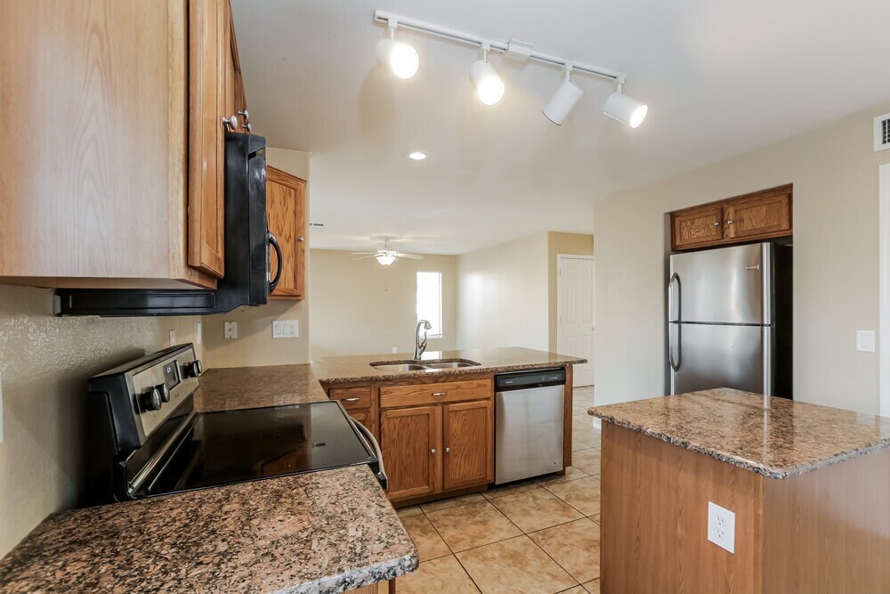 Building Photo - 7734 S 47th Ln