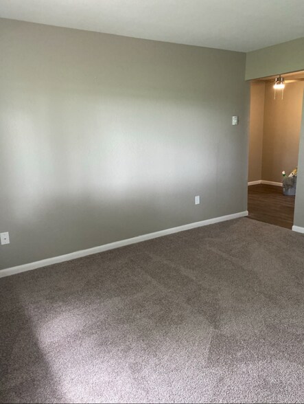 Building Photo - 505 N Main St