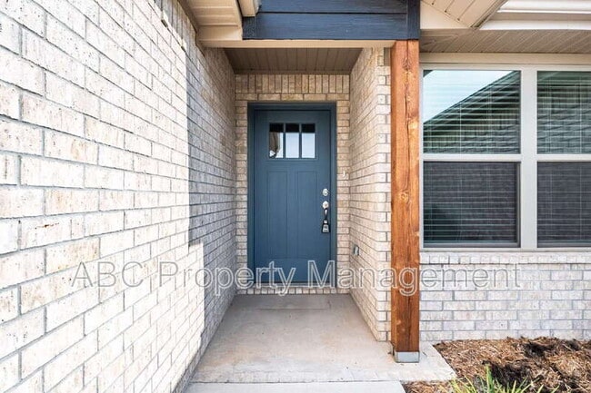 Building Photo - 410 Citation St