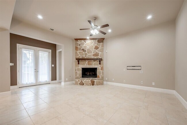 Building Photo - 16811 Kilgarth Dr