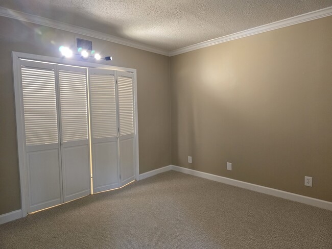 Building Photo - 5709 Lyons View Pike