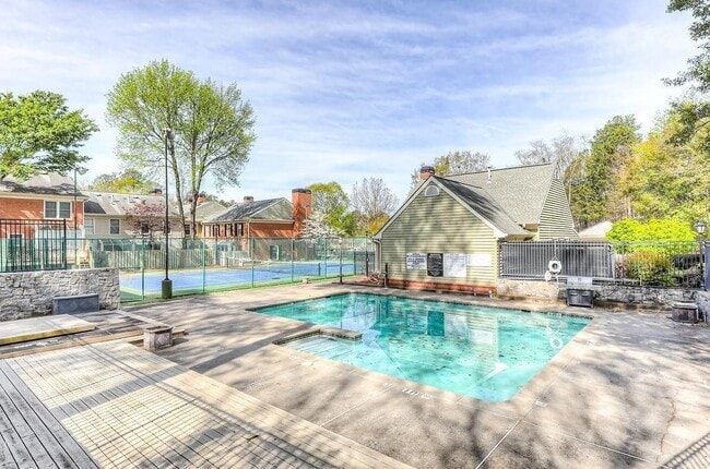 Building Photo - 27 Mt Vernon Cir