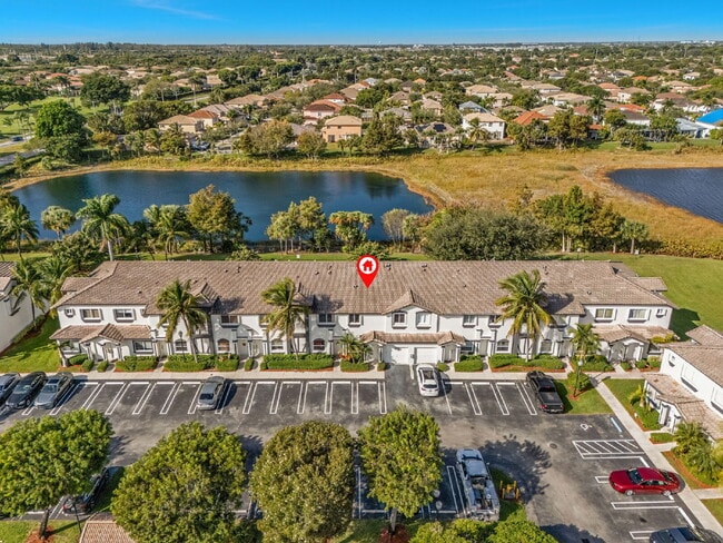 Building Photo - Stunning lakefront townhouse in gated Homestead community.