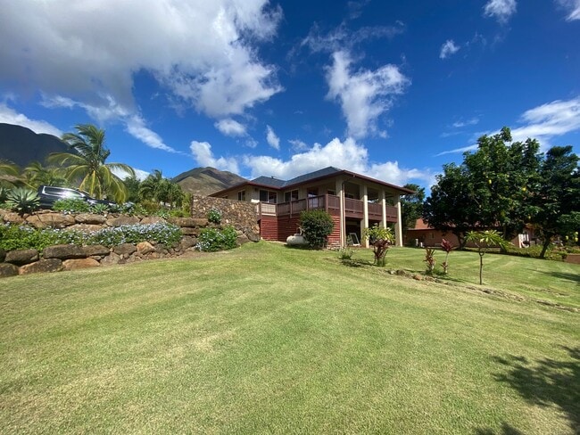 Building Photo - Stunning Launiupoko 2BR Rental – Ocean Vie...