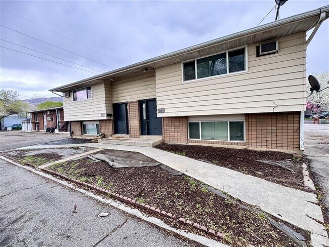 Building Photo - 1083 N 150 W